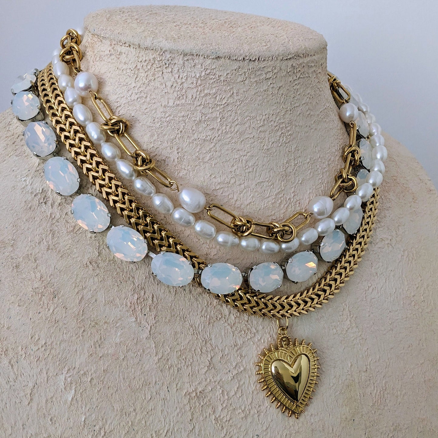 Chunky gold heart pendant