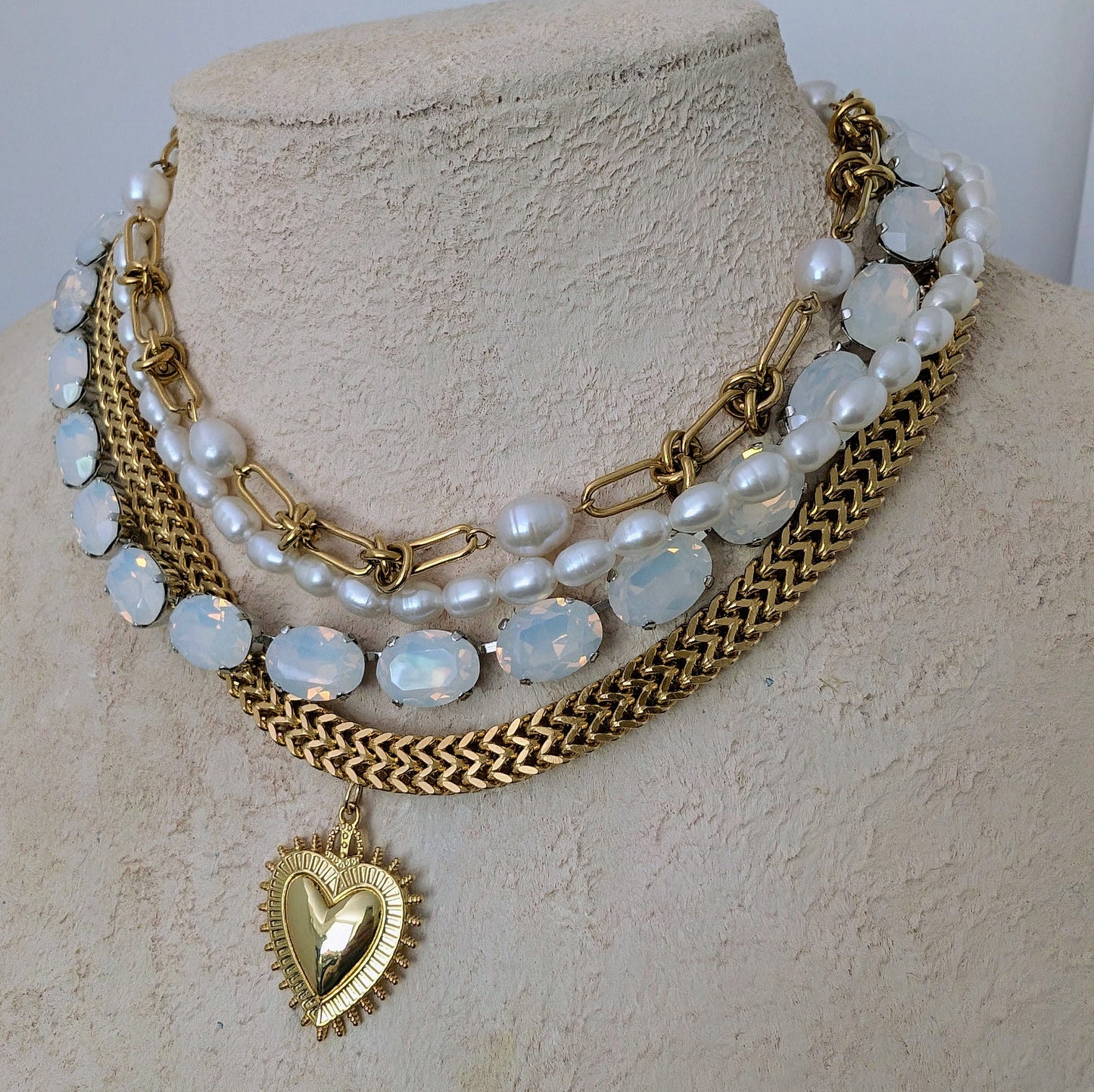 Chunky gold heart pendant